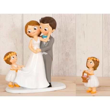 Figura novios tarta, 1 niña llevando la cola de novia y 1 niña con cesta pétalos 