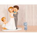 Figura novios tarta con niña llevando la cola de novia y mascota "Gato"