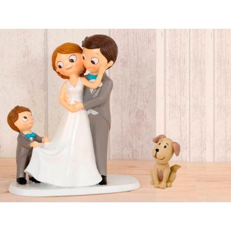 Figura novios tarta con niño llevando la cola de novia y mascota "Perro"